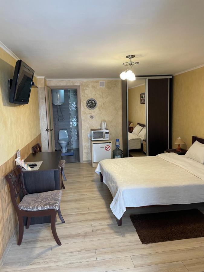 Guest House Sunrise Kamianets-Podilskyi Exterior photo