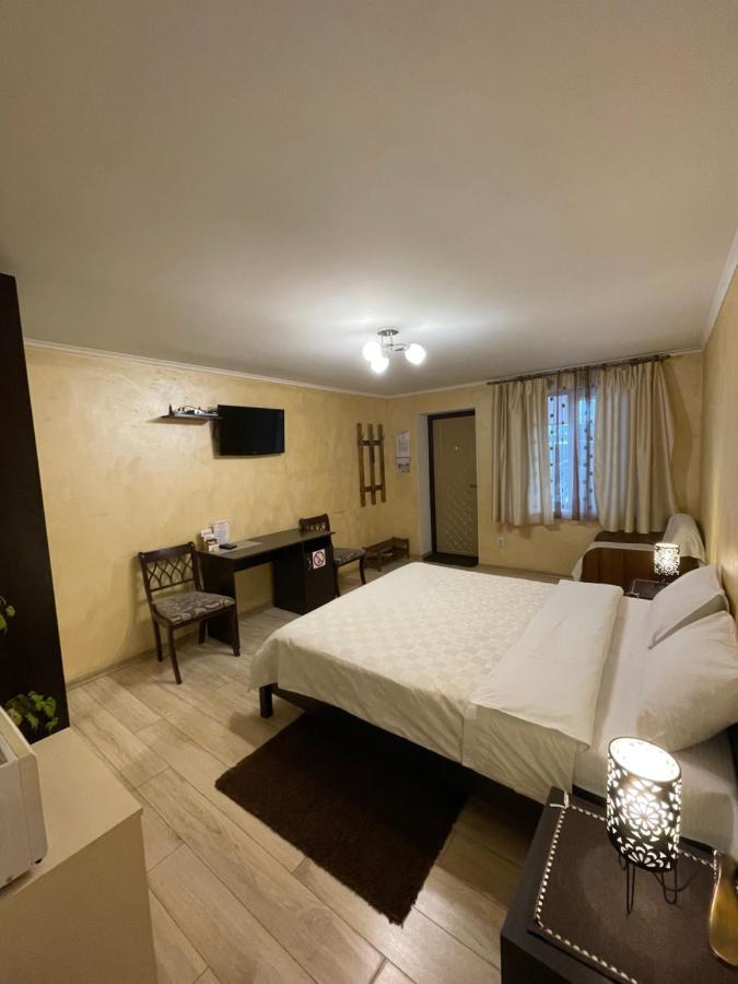 Guest House Sunrise Kamianets-Podilskyi Exterior photo
