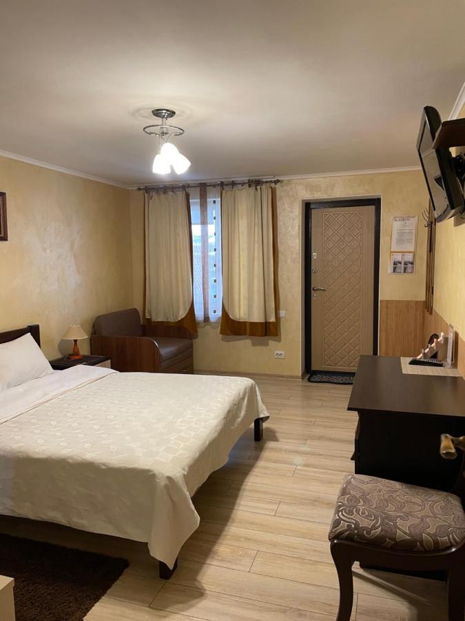Guest House Sunrise Kamianets-Podilskyi Exterior photo